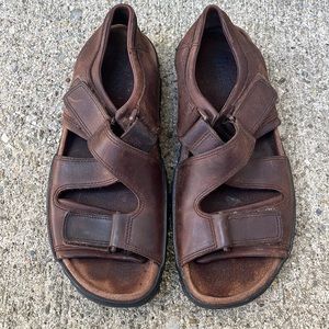 Men’s Brown Bass leather sandals Size 10m